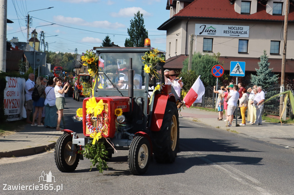 Fotorelacja: Korowód dożynkowy i Parada Ciągników w Kroczycach