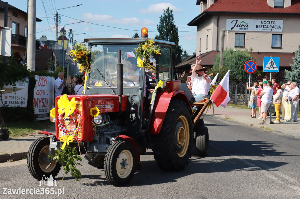 Fotorelacja: Korowód dożynkowy i Parada Ciągników w Kroczycach