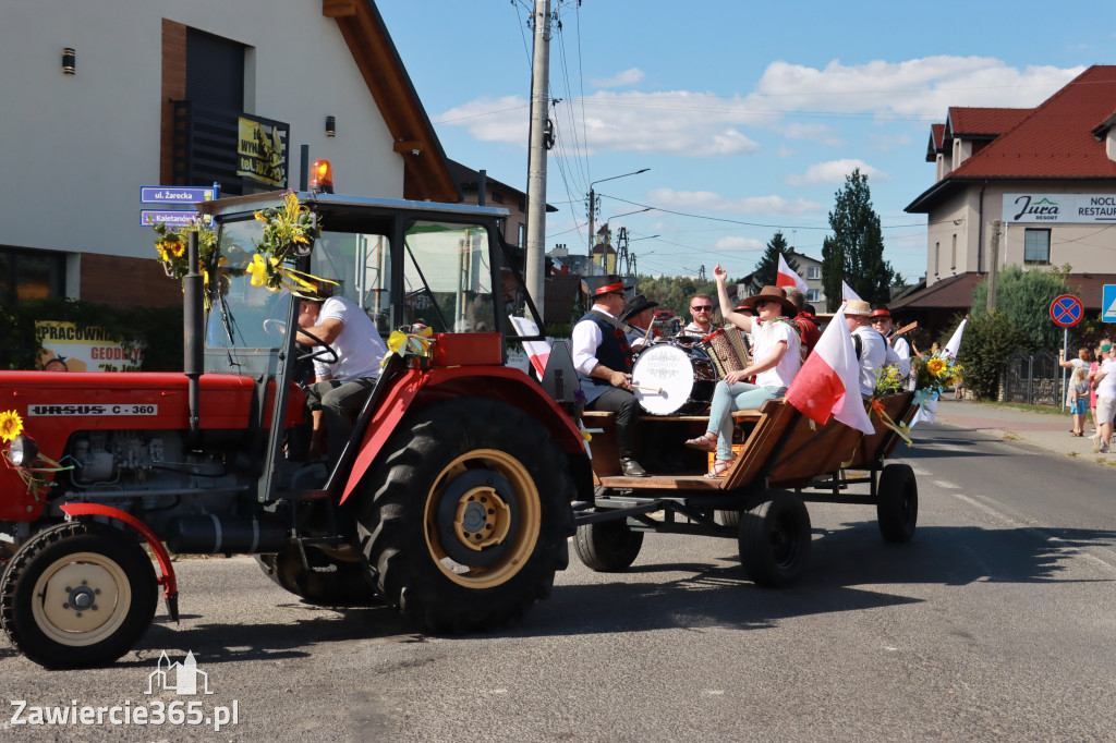Fotorelacja: Korowód dożynkowy i Parada Ciągników w Kroczycach