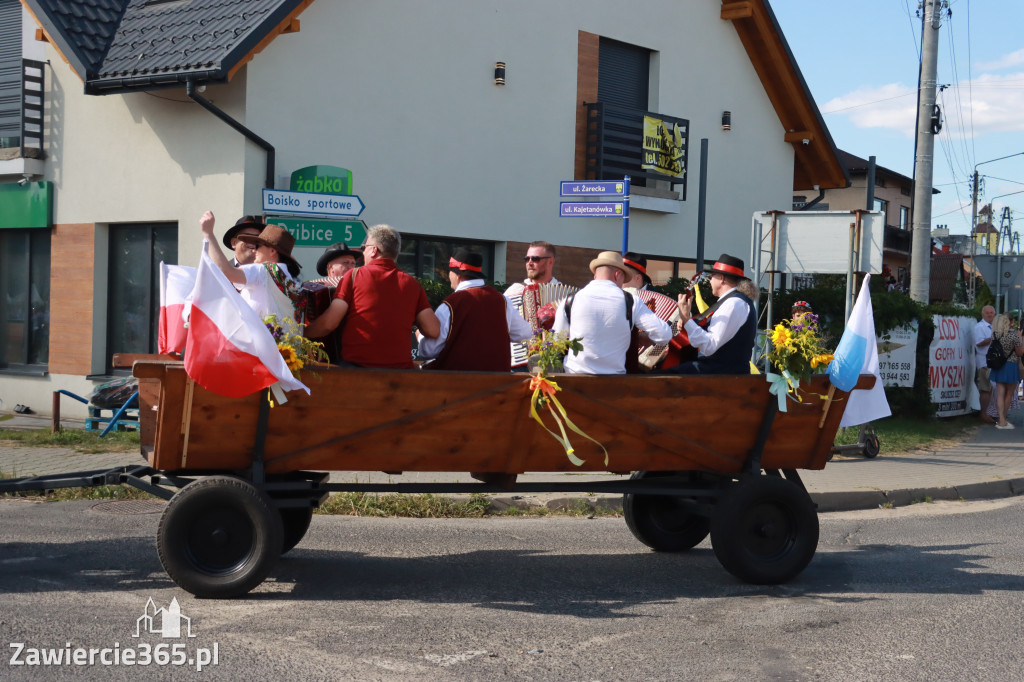 Fotorelacja: Korowód dożynkowy i Parada Ciągników w Kroczycach