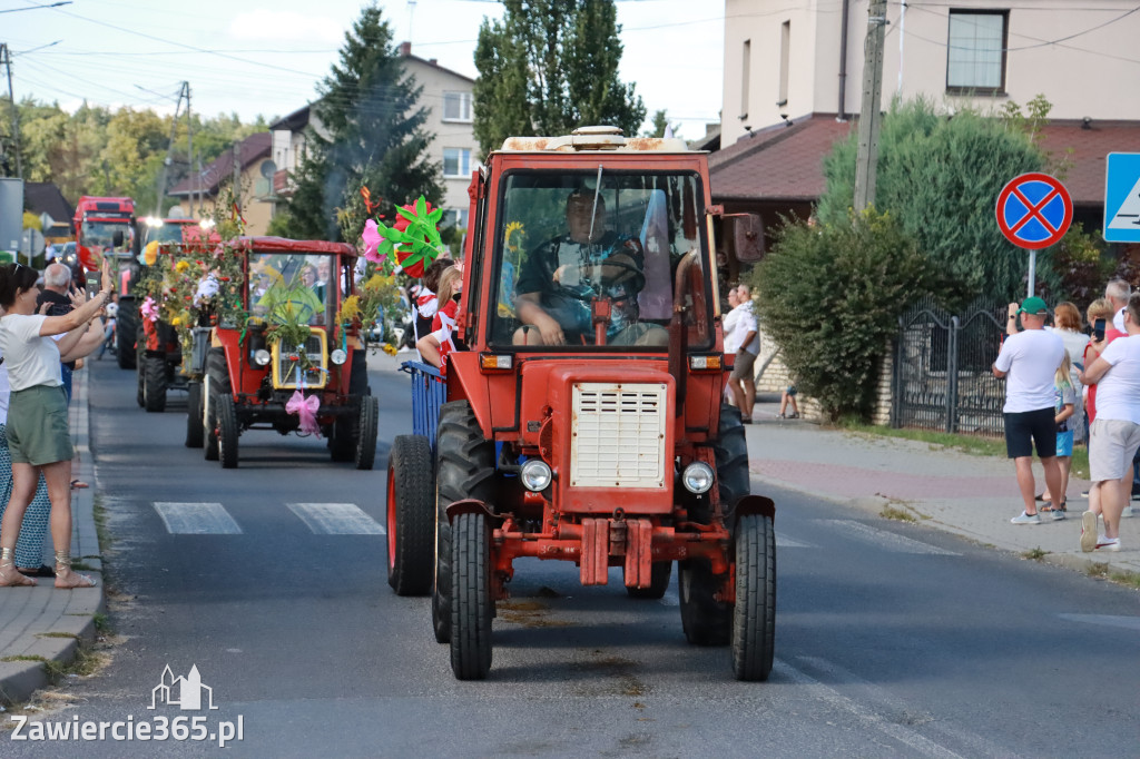 Fotorelacja: Korowód dożynkowy i Parada Ciągników w Kroczycach