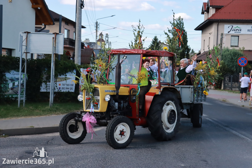 Fotorelacja: Korowód dożynkowy i Parada Ciągników w Kroczycach