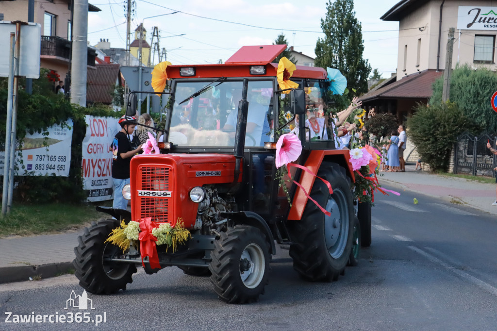Fotorelacja: Korowód dożynkowy i Parada Ciągników w Kroczycach