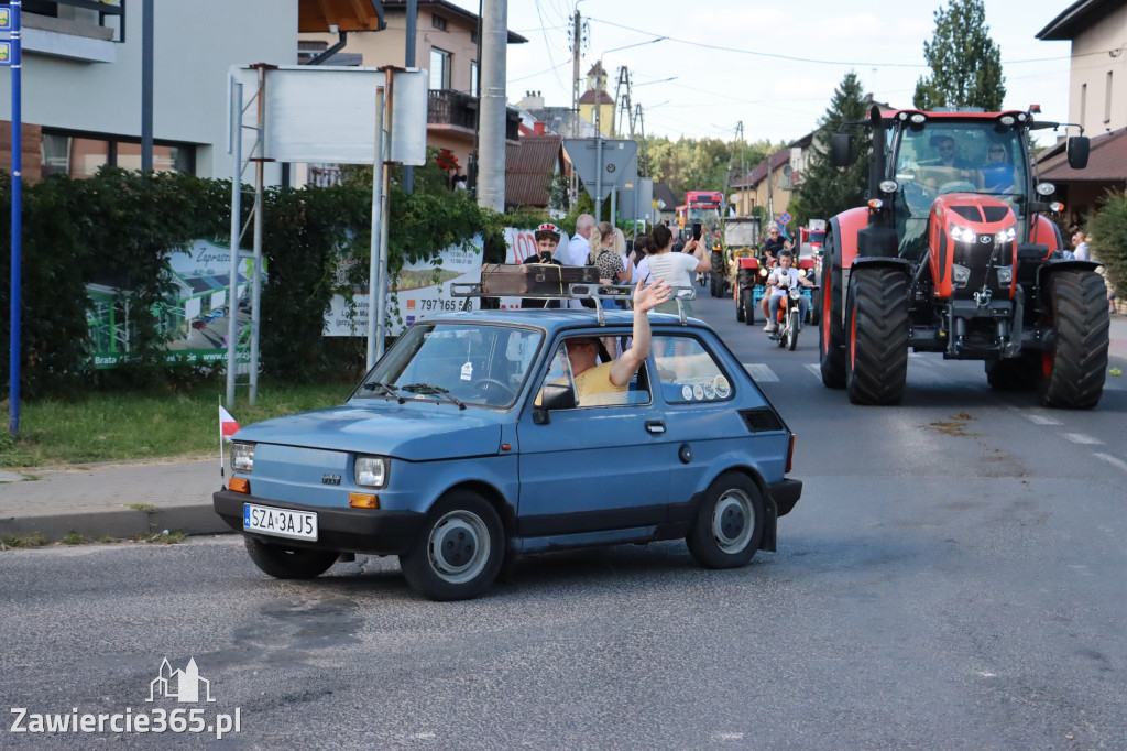 Fotorelacja: Korowód dożynkowy i Parada Ciągników w Kroczycach