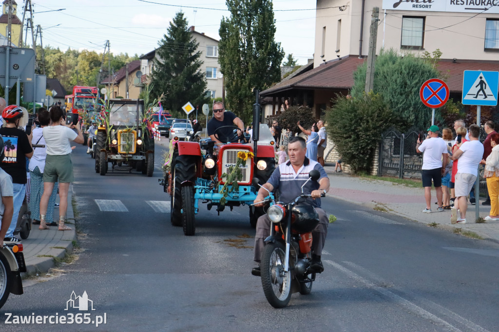 Fotorelacja: Korowód dożynkowy i Parada Ciągników w Kroczycach