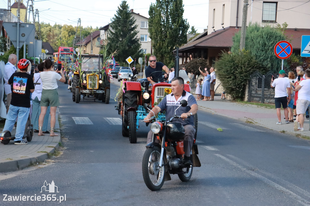 Fotorelacja: Korowód dożynkowy i Parada Ciągników w Kroczycach