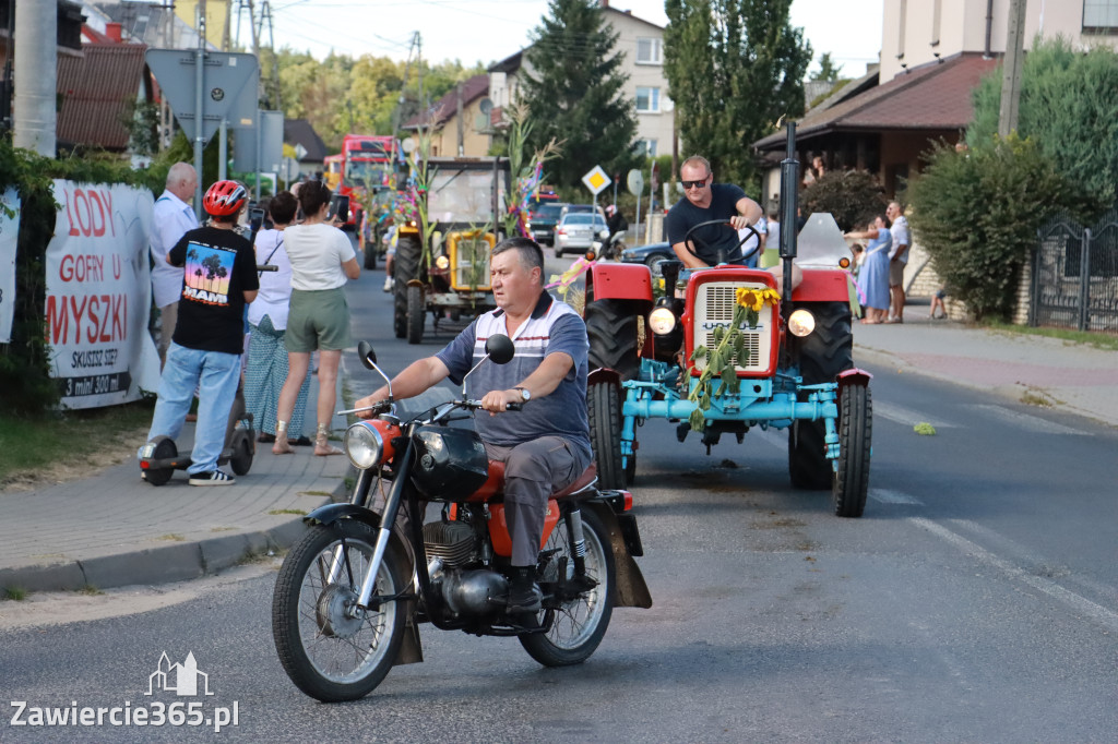 Fotorelacja: Korowód dożynkowy i Parada Ciągników w Kroczycach