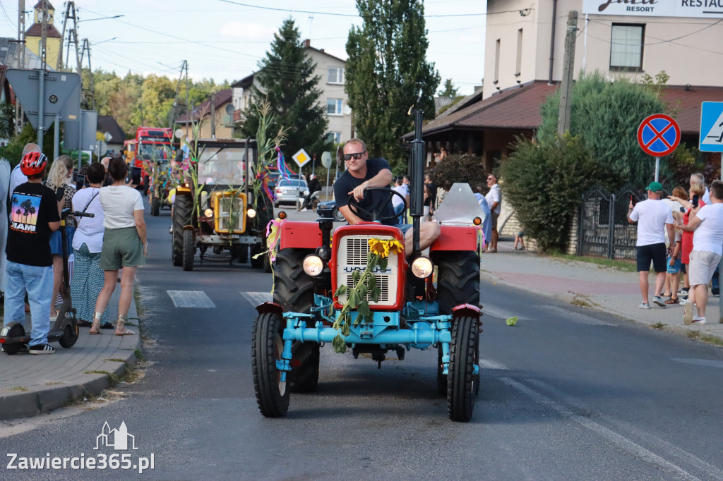 Fotorelacja: Korowód dożynkowy i Parada Ciągników w Kroczycach