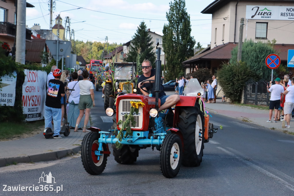 Fotorelacja: Korowód dożynkowy i Parada Ciągników w Kroczycach