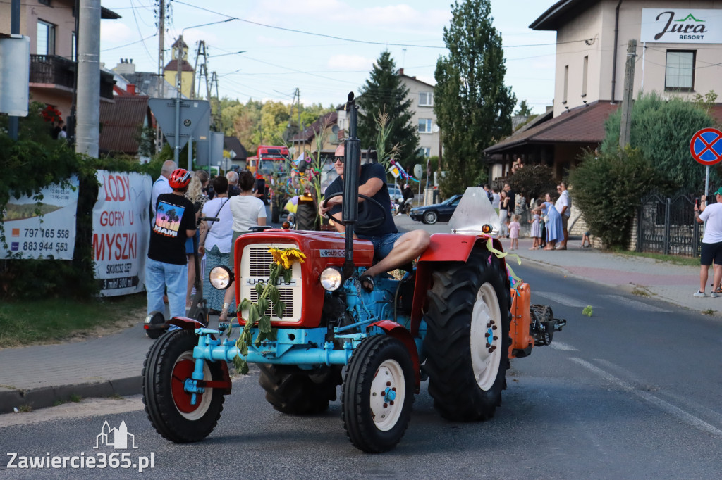 Fotorelacja: Korowód dożynkowy i Parada Ciągników w Kroczycach