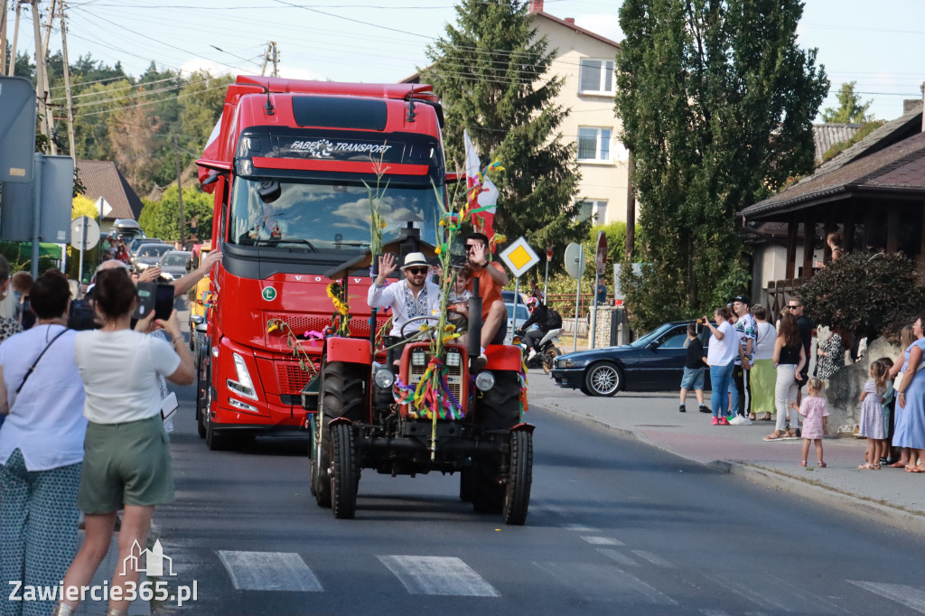 Fotorelacja: Korowód dożynkowy i Parada Ciągników w Kroczycach