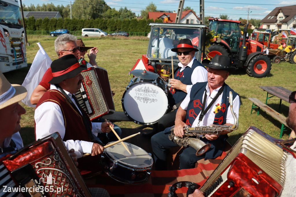Fotorelacja: Korowód dożynkowy i Parada Ciągników w Kroczycach