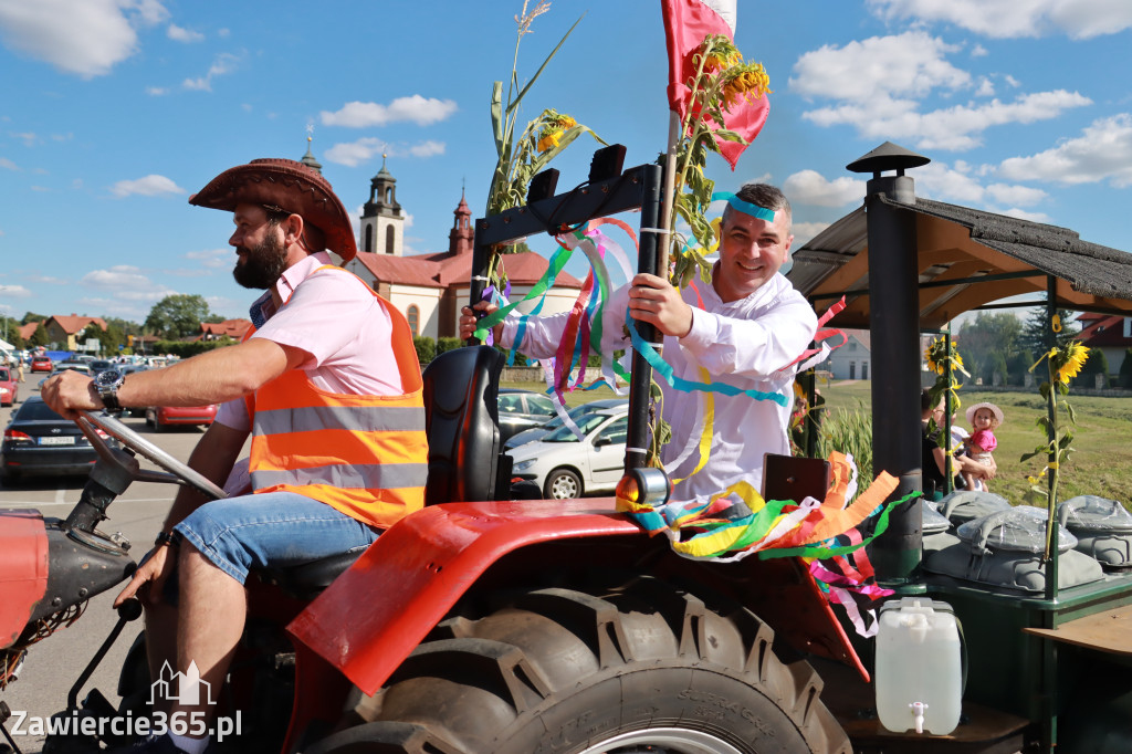 Fotorelacja: Korowód dożynkowy i Parada Ciągników w Kroczycach