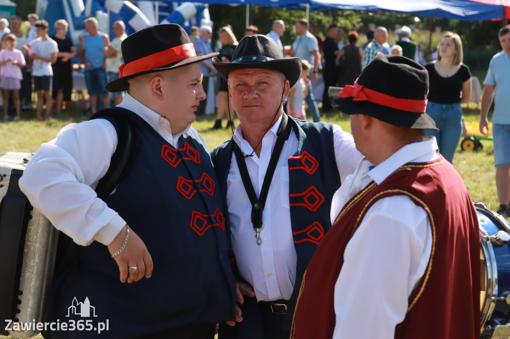 Fotorelacja: Korowód dożynkowy i Parada Ciągników w Kroczycach