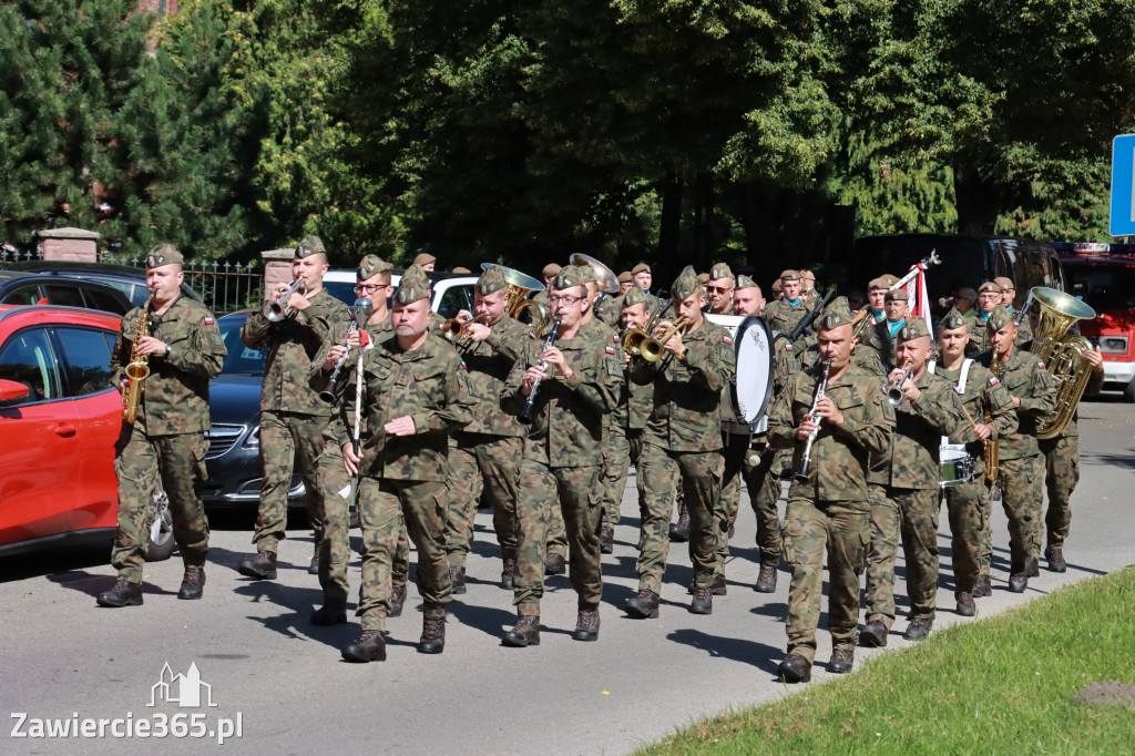 Fotorelacja I: Powiatowe Obchody Święta Wojska Polskiego w Porębie