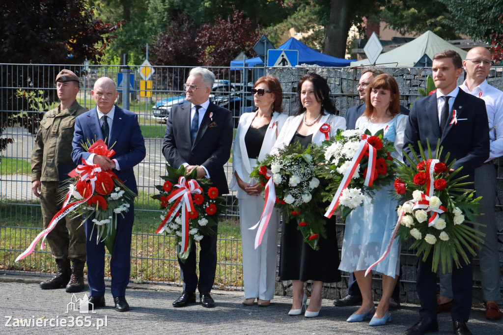 Fotorelacja I: Powiatowe Obchody Święta Wojska Polskiego w Porębie