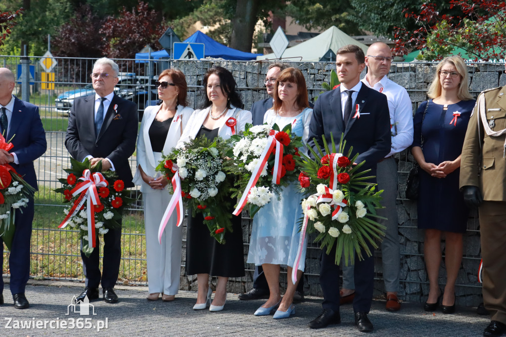 Fotorelacja I: Powiatowe Obchody Święta Wojska Polskiego w Porębie