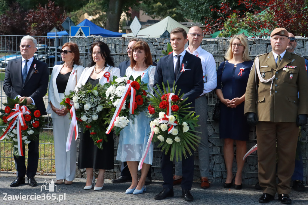 Fotorelacja I: Powiatowe Obchody Święta Wojska Polskiego w Porębie