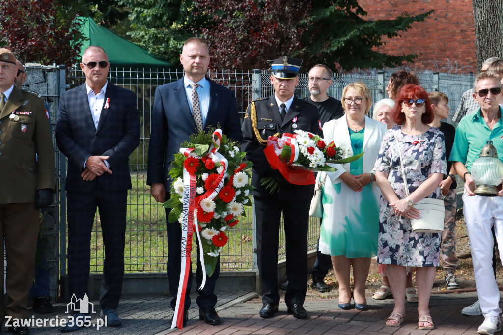 Fotorelacja I: Powiatowe Obchody Święta Wojska Polskiego w Porębie