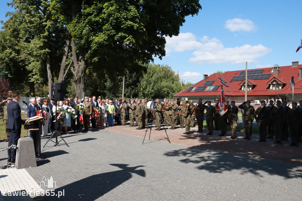 Fotorelacja I: Powiatowe Obchody Święta Wojska Polskiego w Porębie