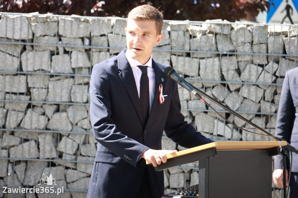 Fotorelacja I: Powiatowe Obchody Święta Wojska Polskiego w Porębie