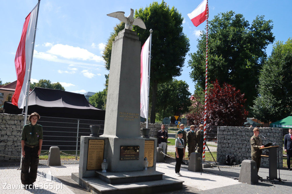 Fotorelacja I: Powiatowe Obchody Święta Wojska Polskiego w Porębie