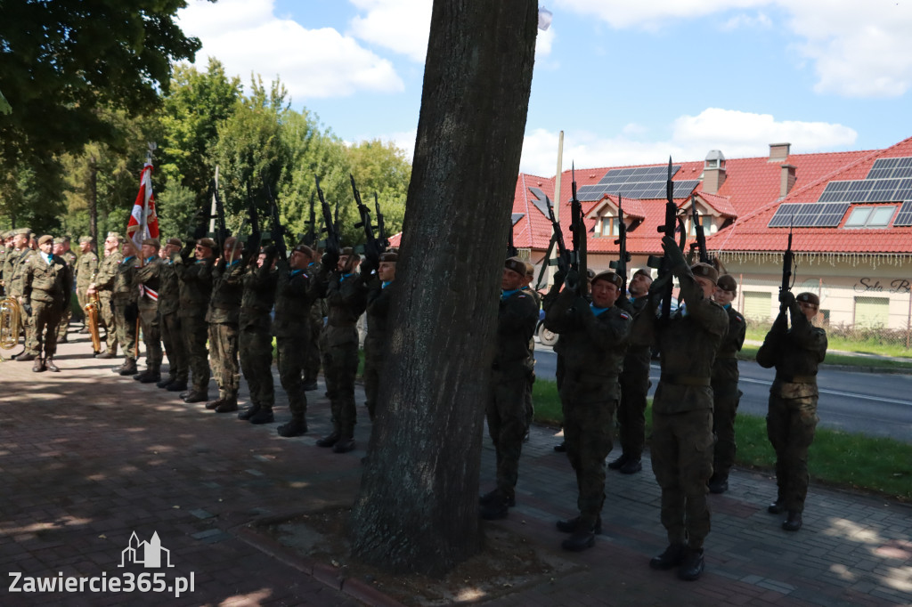 Fotorelacja I: Powiatowe Obchody Święta Wojska Polskiego w Porębie