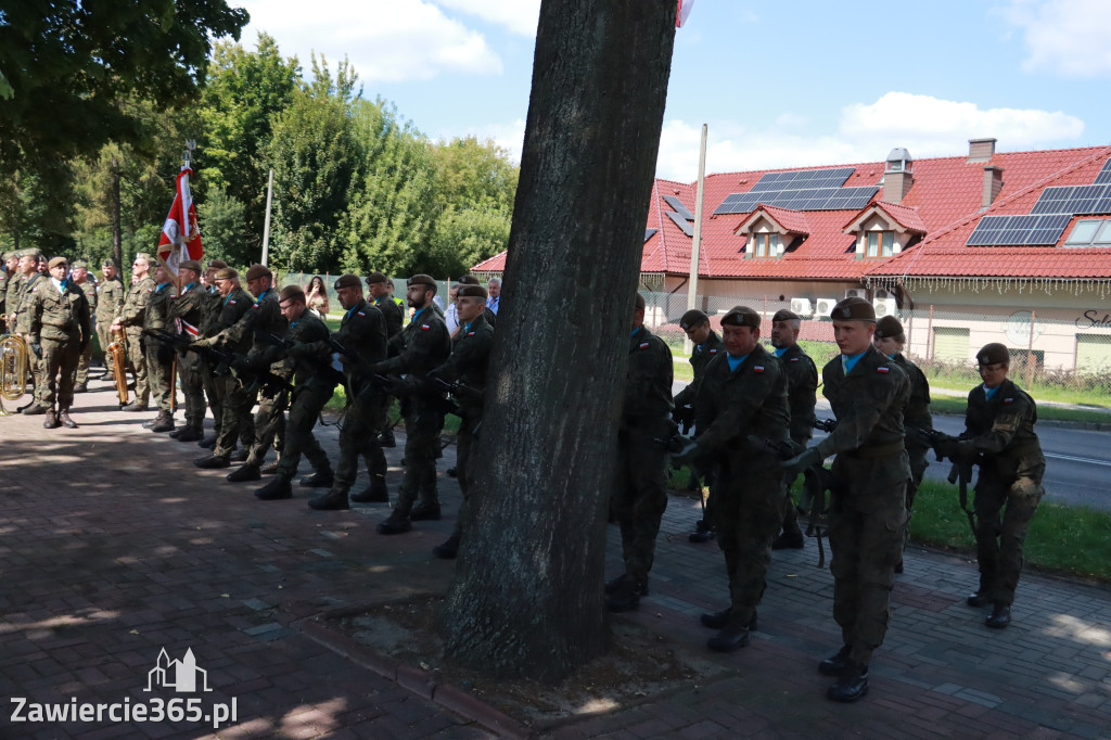 Fotorelacja I: Powiatowe Obchody Święta Wojska Polskiego w Porębie