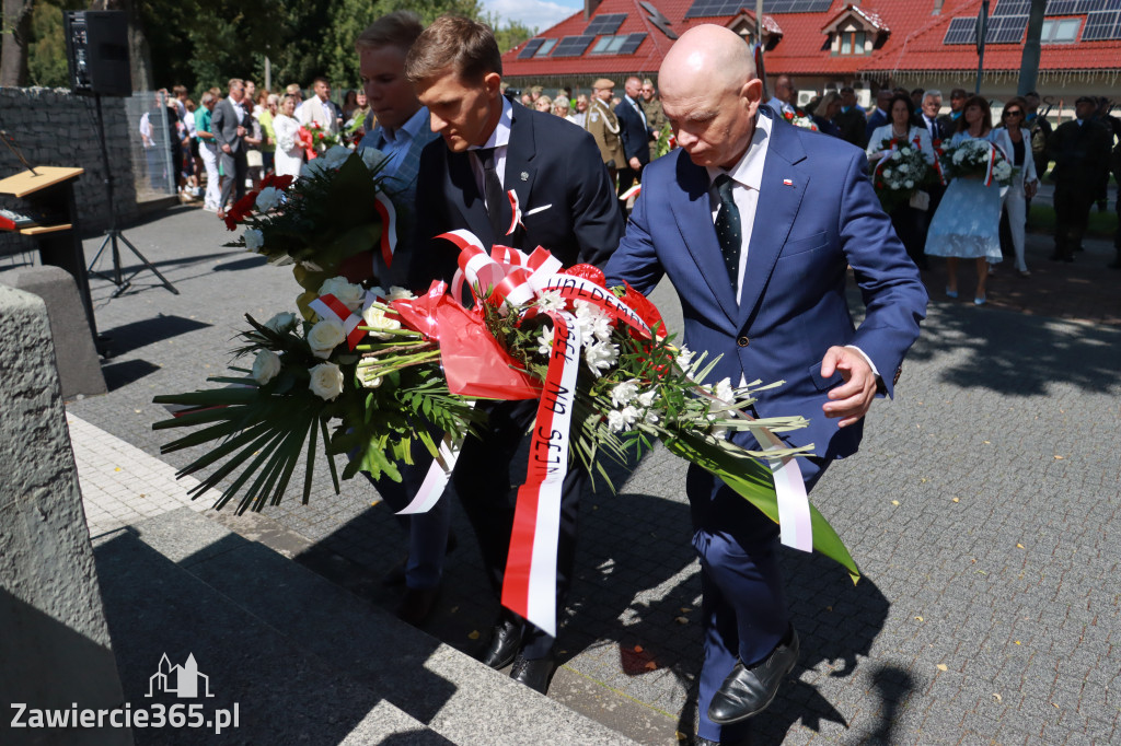 Fotorelacja I: Powiatowe Obchody Święta Wojska Polskiego w Porębie