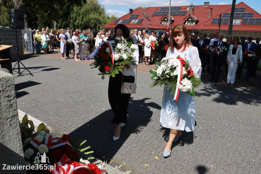 Fotorelacja I: Powiatowe Obchody Święta Wojska Polskiego w Porębie