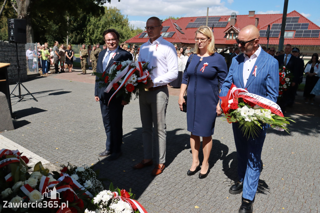 Fotorelacja I: Powiatowe Obchody Święta Wojska Polskiego w Porębie