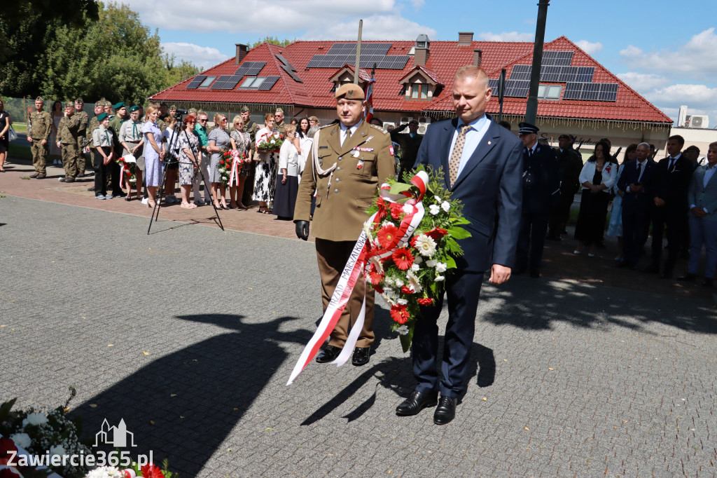 Fotorelacja I: Powiatowe Obchody Święta Wojska Polskiego w Porębie