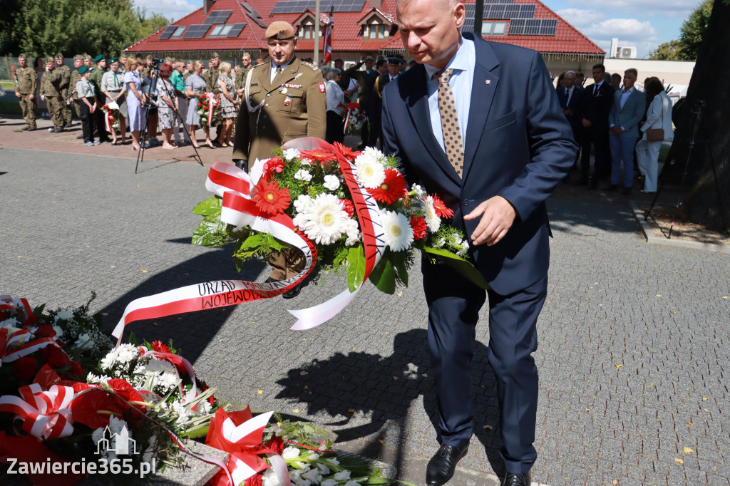 Fotorelacja I: Powiatowe Obchody Święta Wojska Polskiego w Porębie