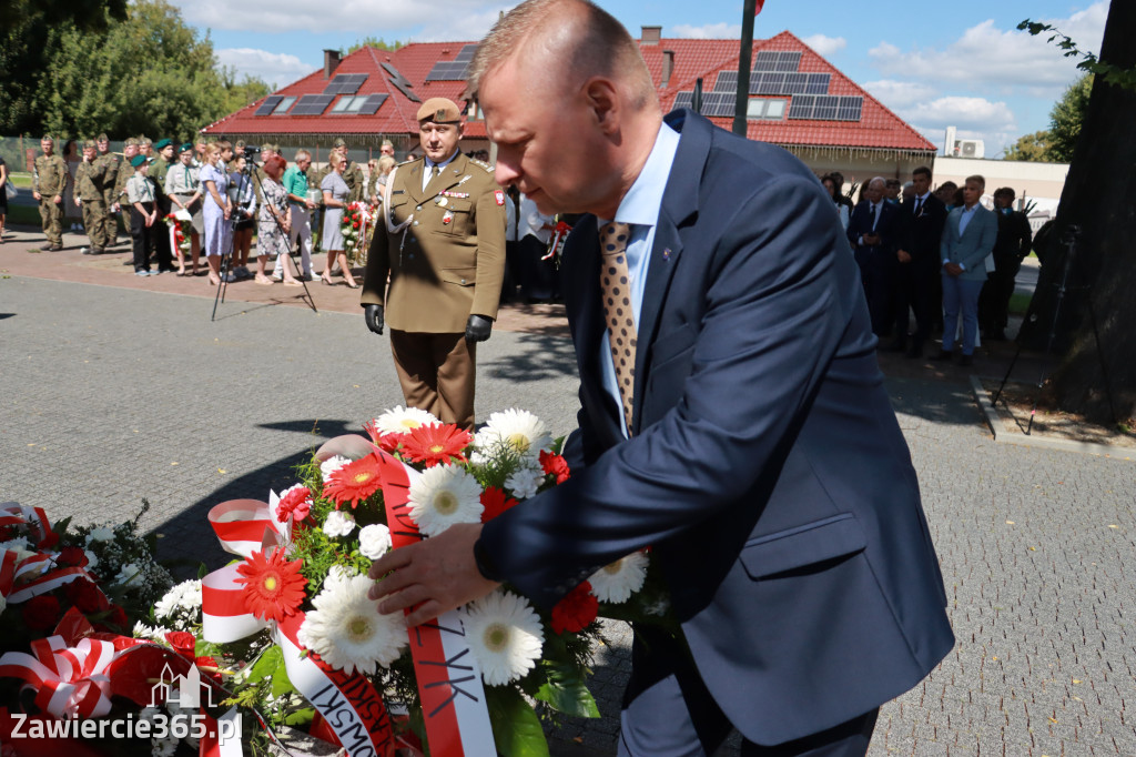 Fotorelacja I: Powiatowe Obchody Święta Wojska Polskiego w Porębie
