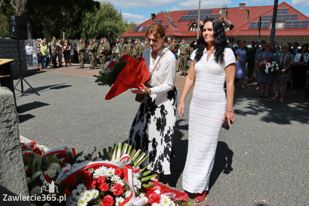 Fotorelacja I: Powiatowe Obchody Święta Wojska Polskiego w Porębie