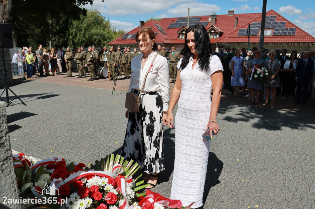 Fotorelacja I: Powiatowe Obchody Święta Wojska Polskiego w Porębie