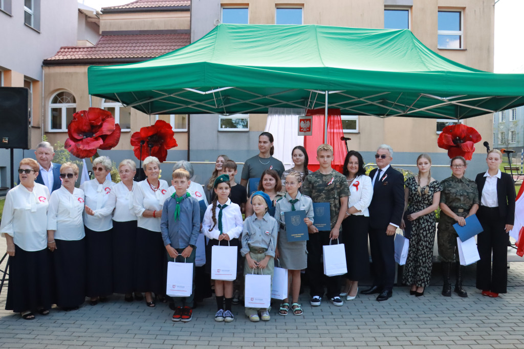 Fotorelacja II: Powiatowe Obchody Święta Wojska Polskiego w Porębie
