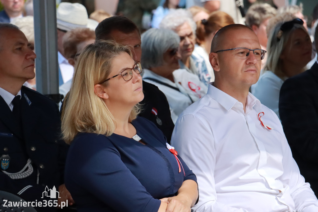 Fotorelacja II: Powiatowe Obchody Święta Wojska Polskiego w Porębie