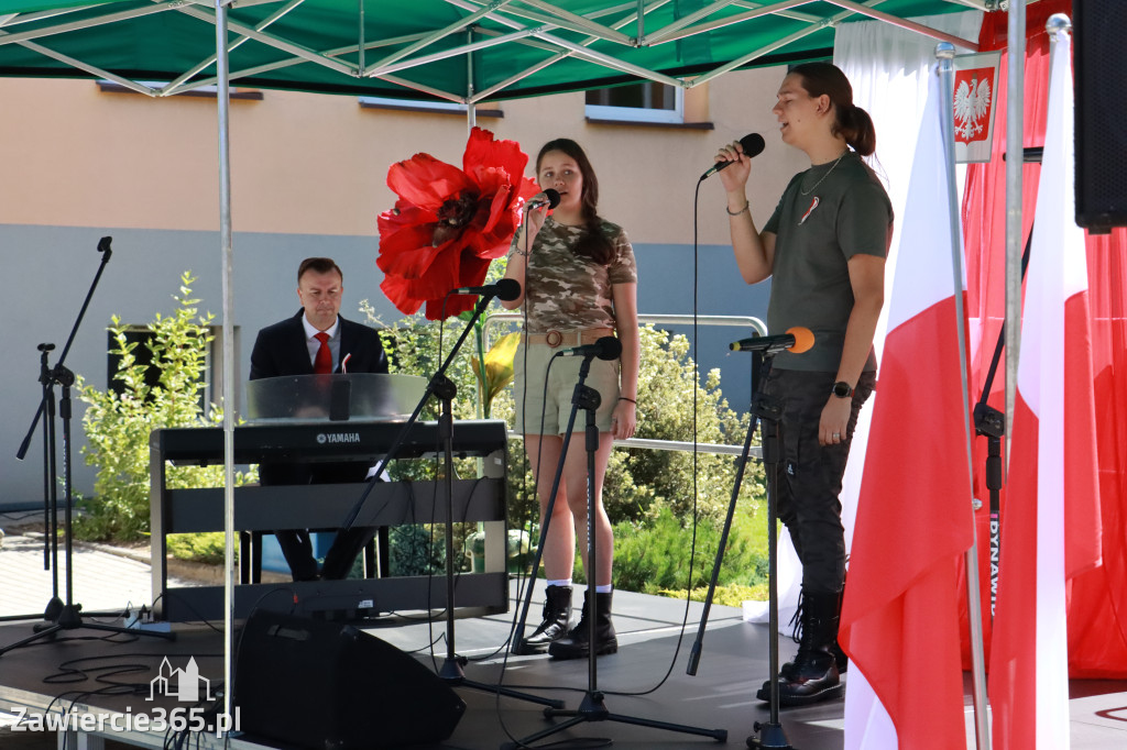 Fotorelacja II: Powiatowe Obchody Święta Wojska Polskiego w Porębie