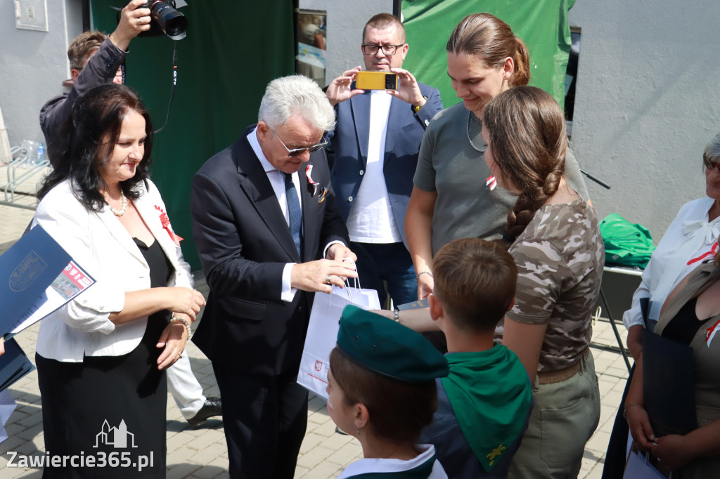 Fotorelacja II: Powiatowe Obchody Święta Wojska Polskiego w Porębie