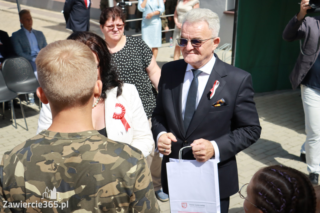 Fotorelacja II: Powiatowe Obchody Święta Wojska Polskiego w Porębie
