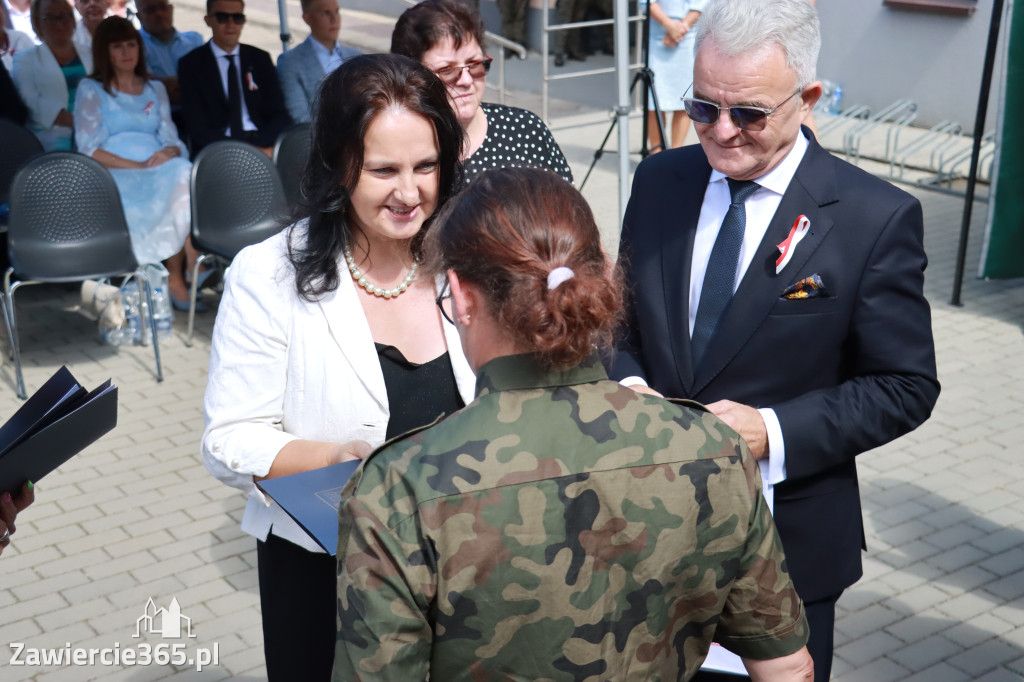 Fotorelacja II: Powiatowe Obchody Święta Wojska Polskiego w Porębie