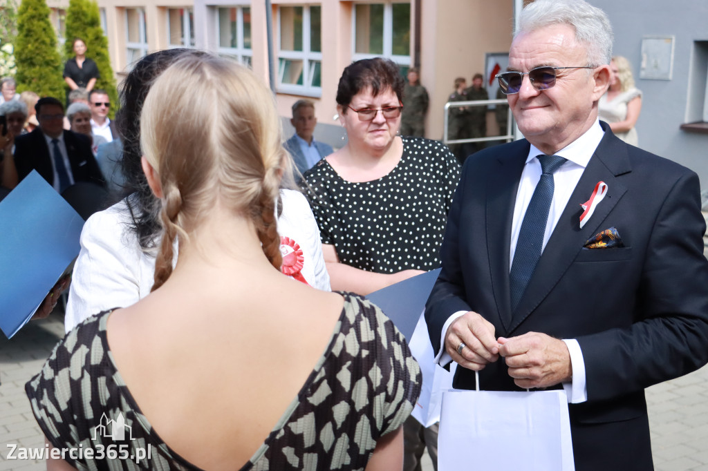 Fotorelacja II: Powiatowe Obchody Święta Wojska Polskiego w Porębie