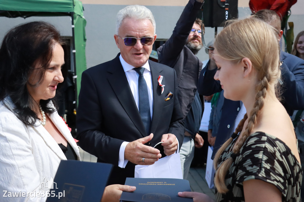 Fotorelacja II: Powiatowe Obchody Święta Wojska Polskiego w Porębie
