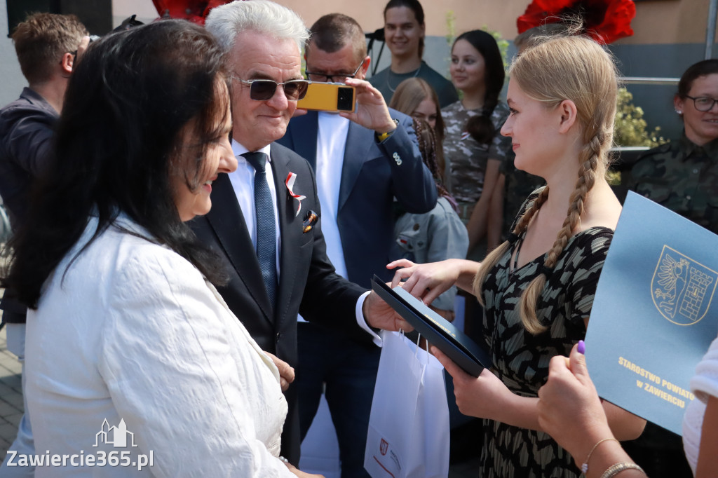 Fotorelacja II: Powiatowe Obchody Święta Wojska Polskiego w Porębie