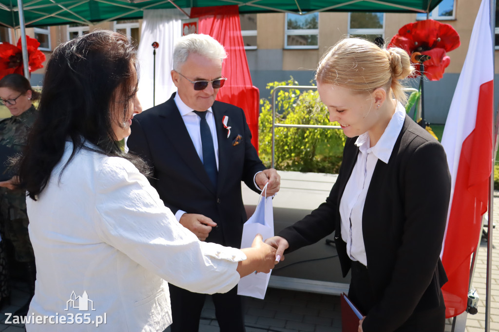 Fotorelacja II: Powiatowe Obchody Święta Wojska Polskiego w Porębie