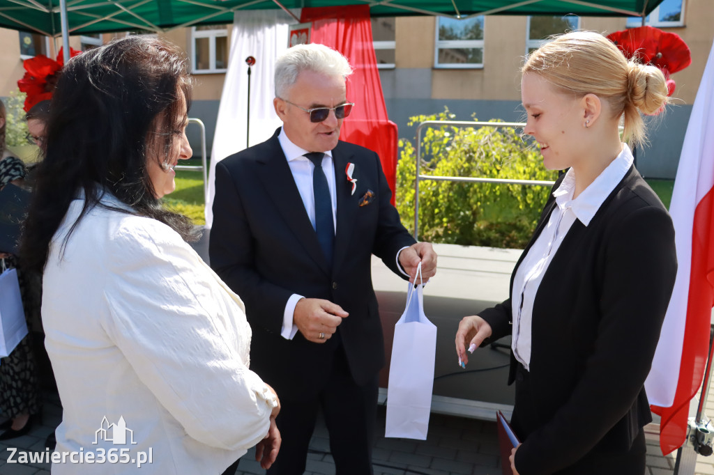 Fotorelacja II: Powiatowe Obchody Święta Wojska Polskiego w Porębie