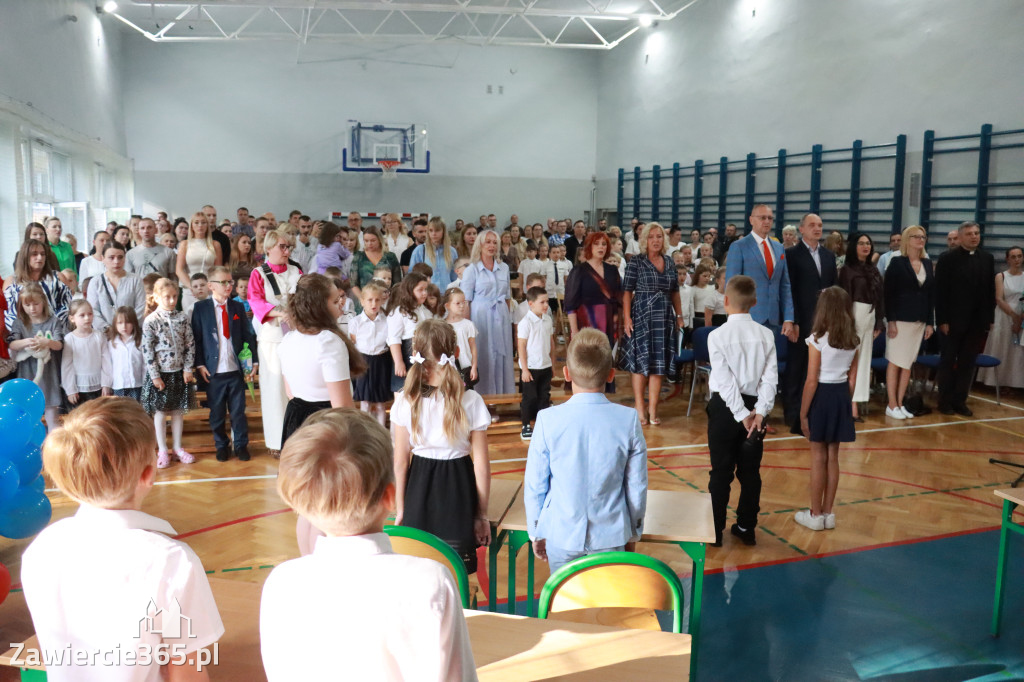 Fotorelacja: Uroczyste Rozpoczęcie Roku Szkolnego 2025/2026 w SP 5 w Zawierciu