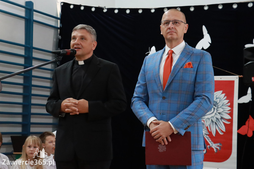 Fotorelacja: Uroczyste Rozpoczęcie Roku Szkolnego 2025/2026 w SP 5 w Zawierciu