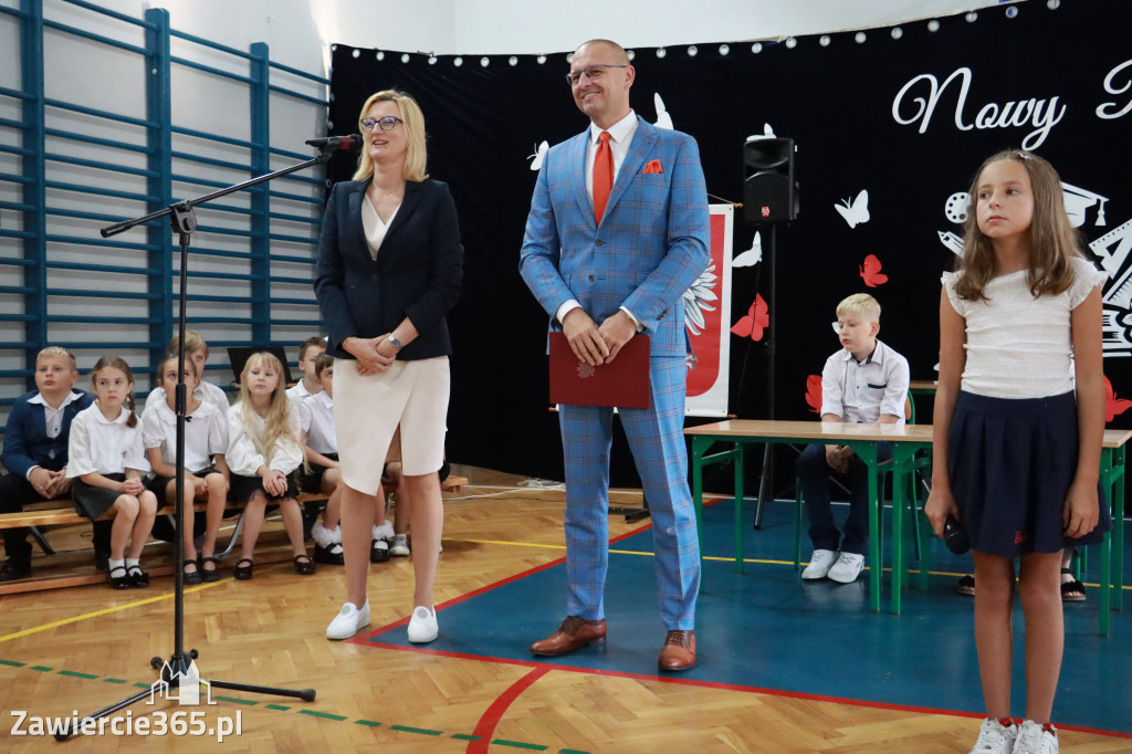 Fotorelacja: Uroczyste Rozpoczęcie Roku Szkolnego 2025/2026 w SP 5 w Zawierciu